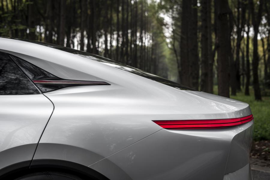 Детали экстерьера Infiniti Qs Inspiration 2019 года  (фото 25 из 41)